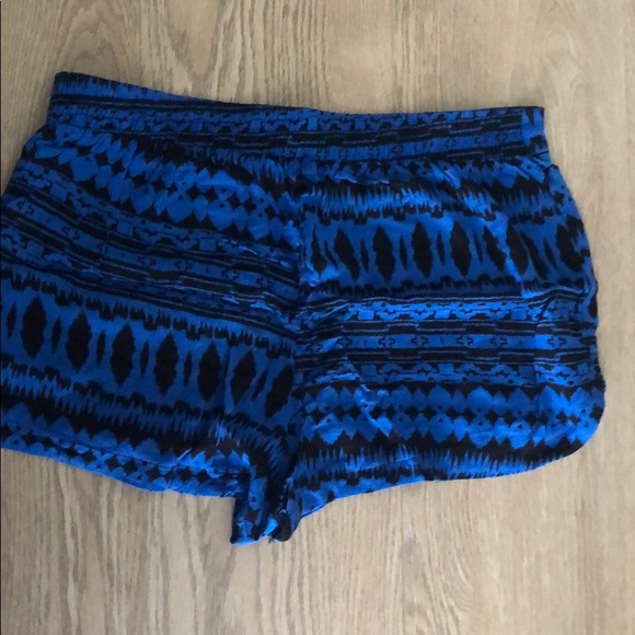 Printed blue & black high waisted shorts - Picture 3 of 3